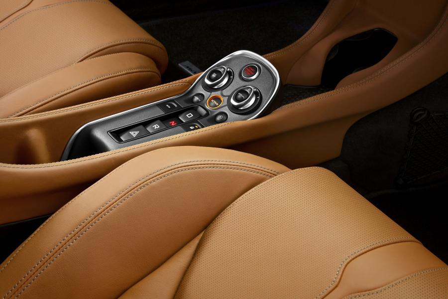  McLaren 570S Coupe 2015 года  (фото 11 из 38)
